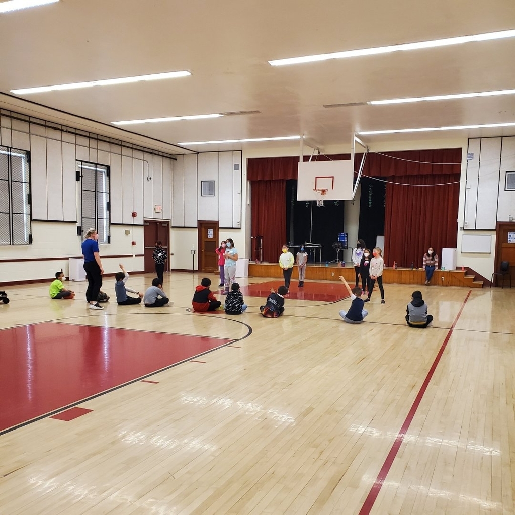 Students in gym practicing. 