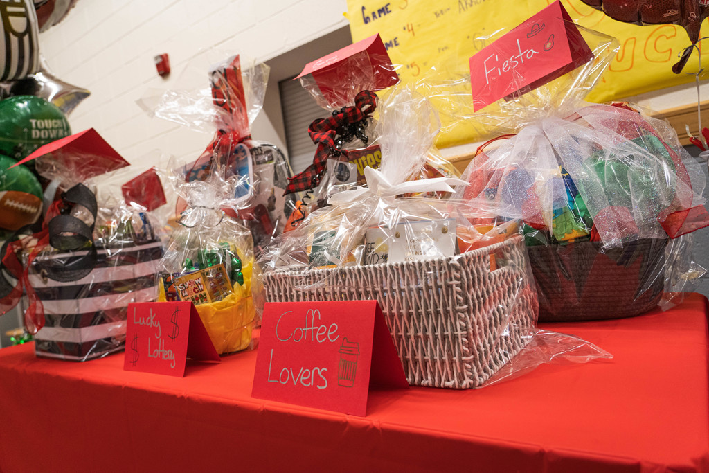 Prize baskets with the tags "Coffee Lovers"