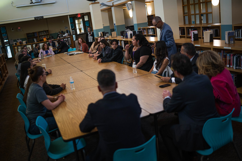 Long rectangle table of students, SFPS staff and US DOE Deputy Secretary Cindy Marten